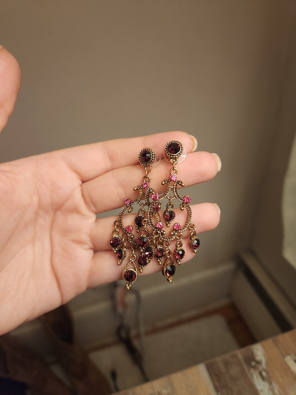 💕5/$25 Antique Gold-Tone Pink and Burgundy Chandelier Earrings